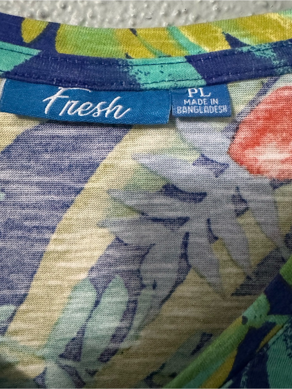 Fresh Tropical Floral V-Neck Tee with Side Tie Size PL - Picture 4 of 4